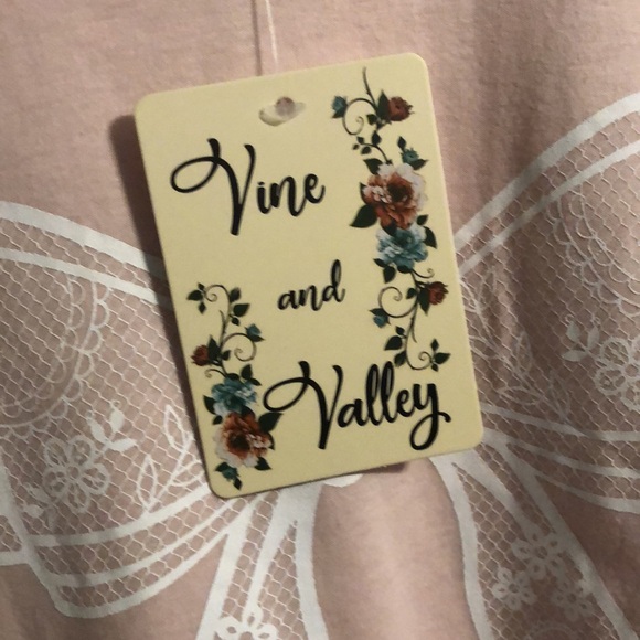 Cute Bow Tee - Picture 3 of 5